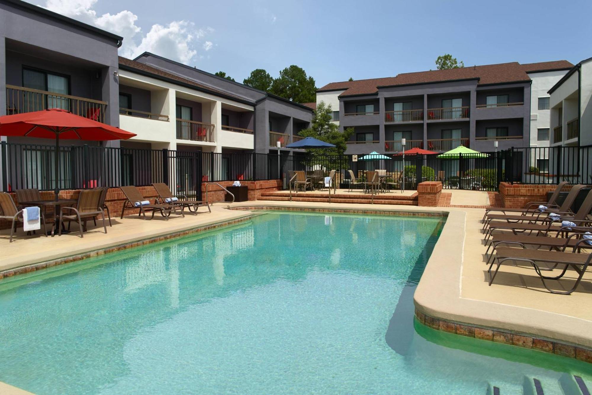 Отель Courtyard By Marriott Raleigh Midtown Экстерьер фото