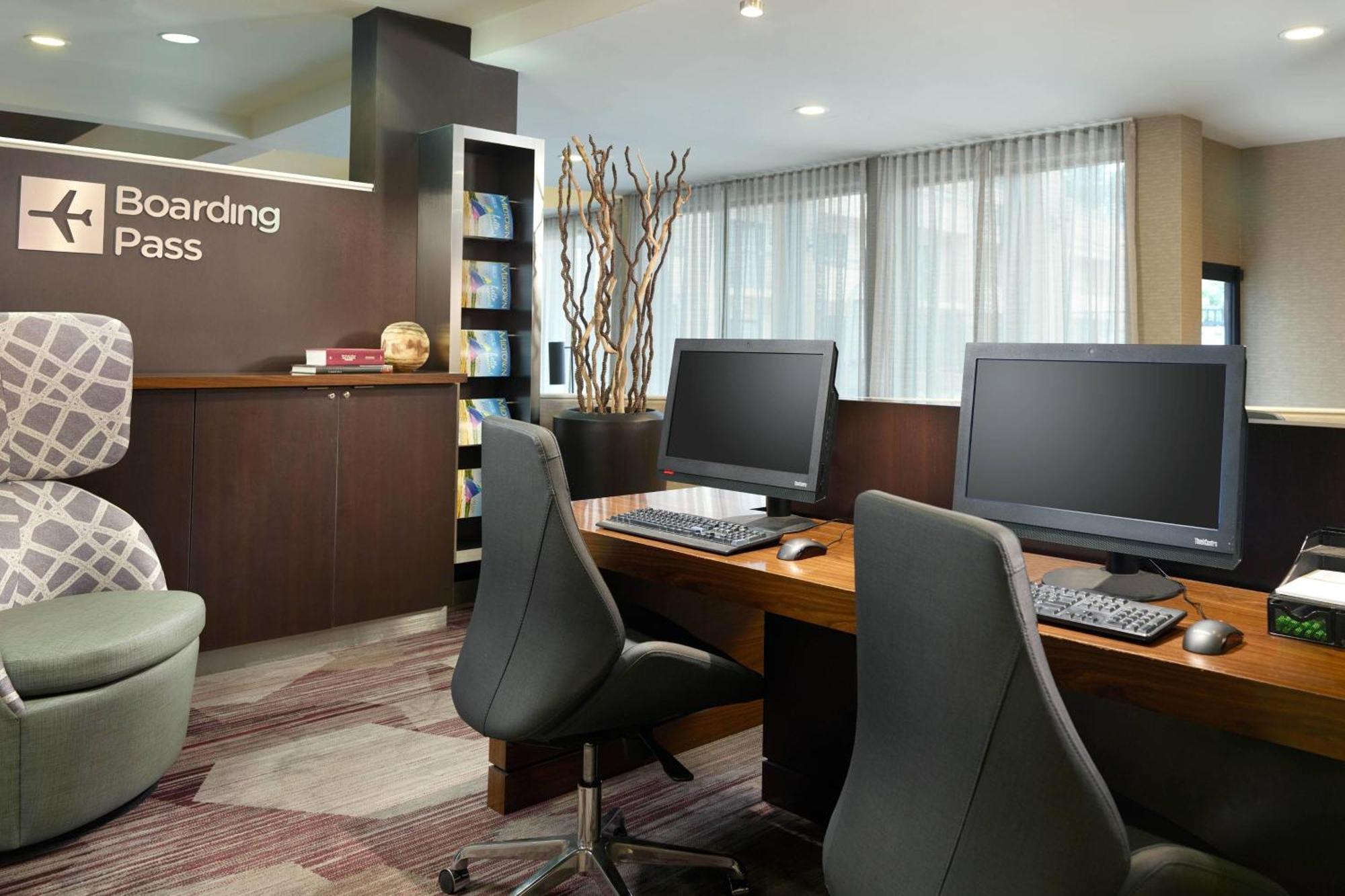 Отель Courtyard By Marriott Raleigh Midtown Экстерьер фото