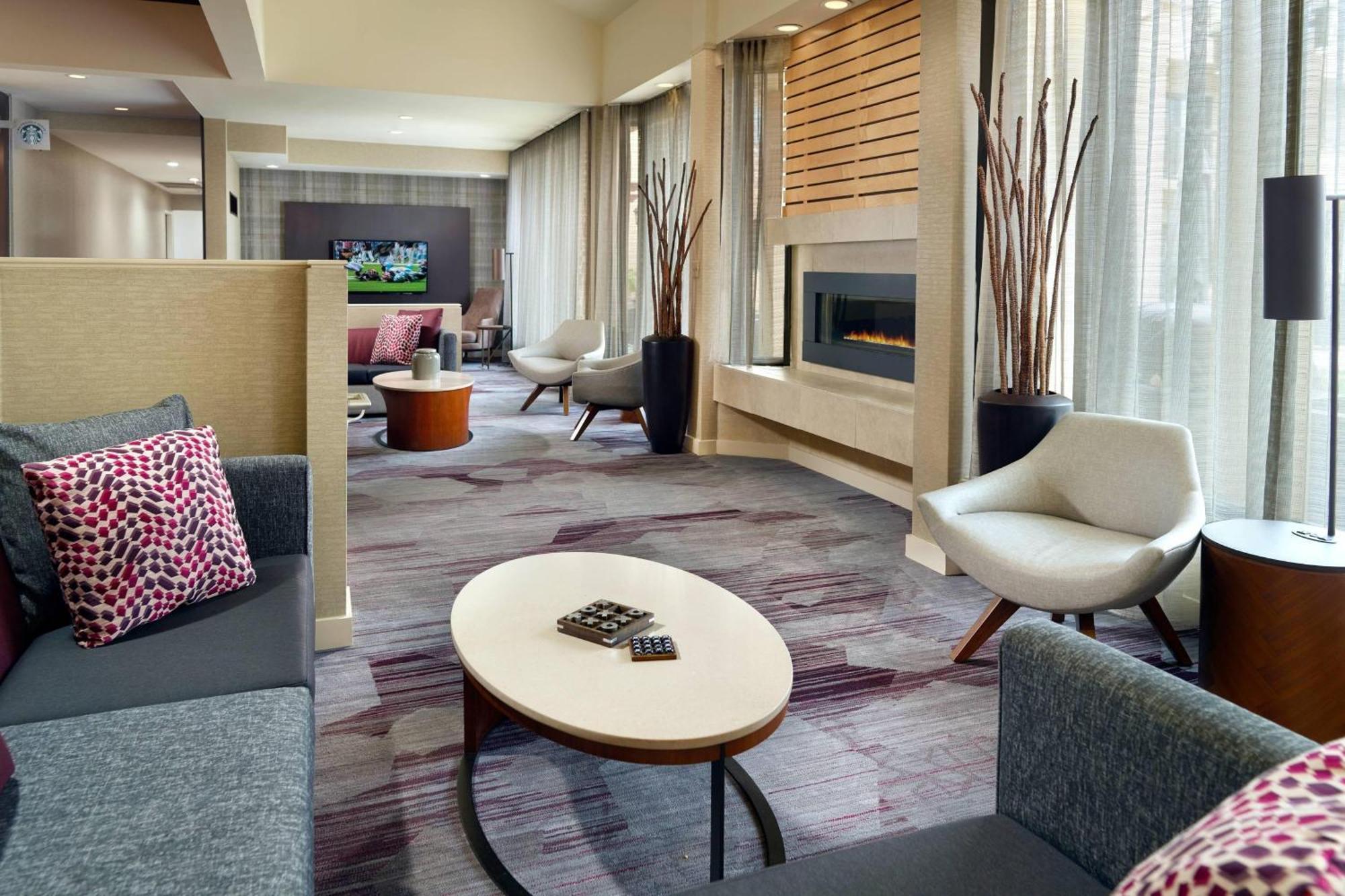 Отель Courtyard By Marriott Raleigh Midtown Экстерьер фото