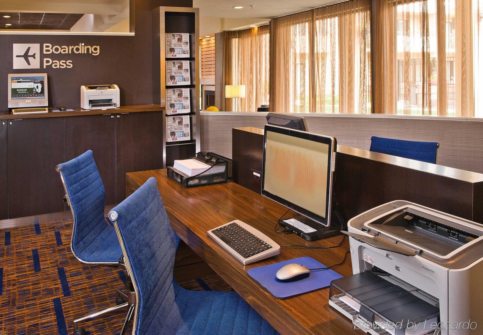 Отель Courtyard By Marriott Raleigh Midtown Экстерьер фото