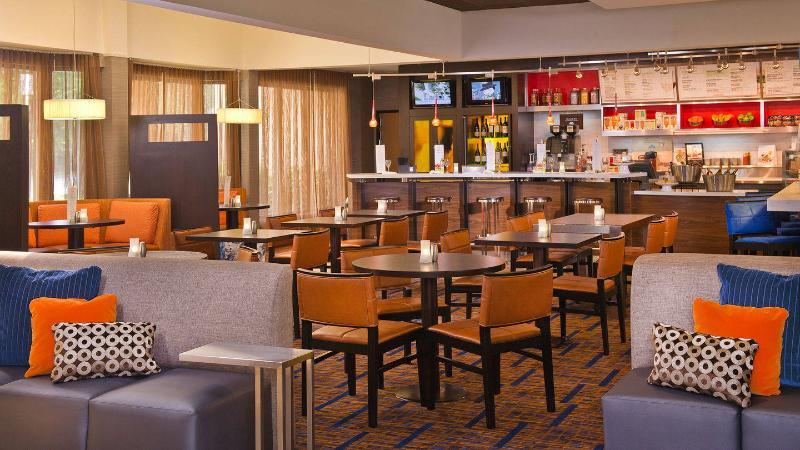 Отель Courtyard By Marriott Raleigh Midtown Экстерьер фото