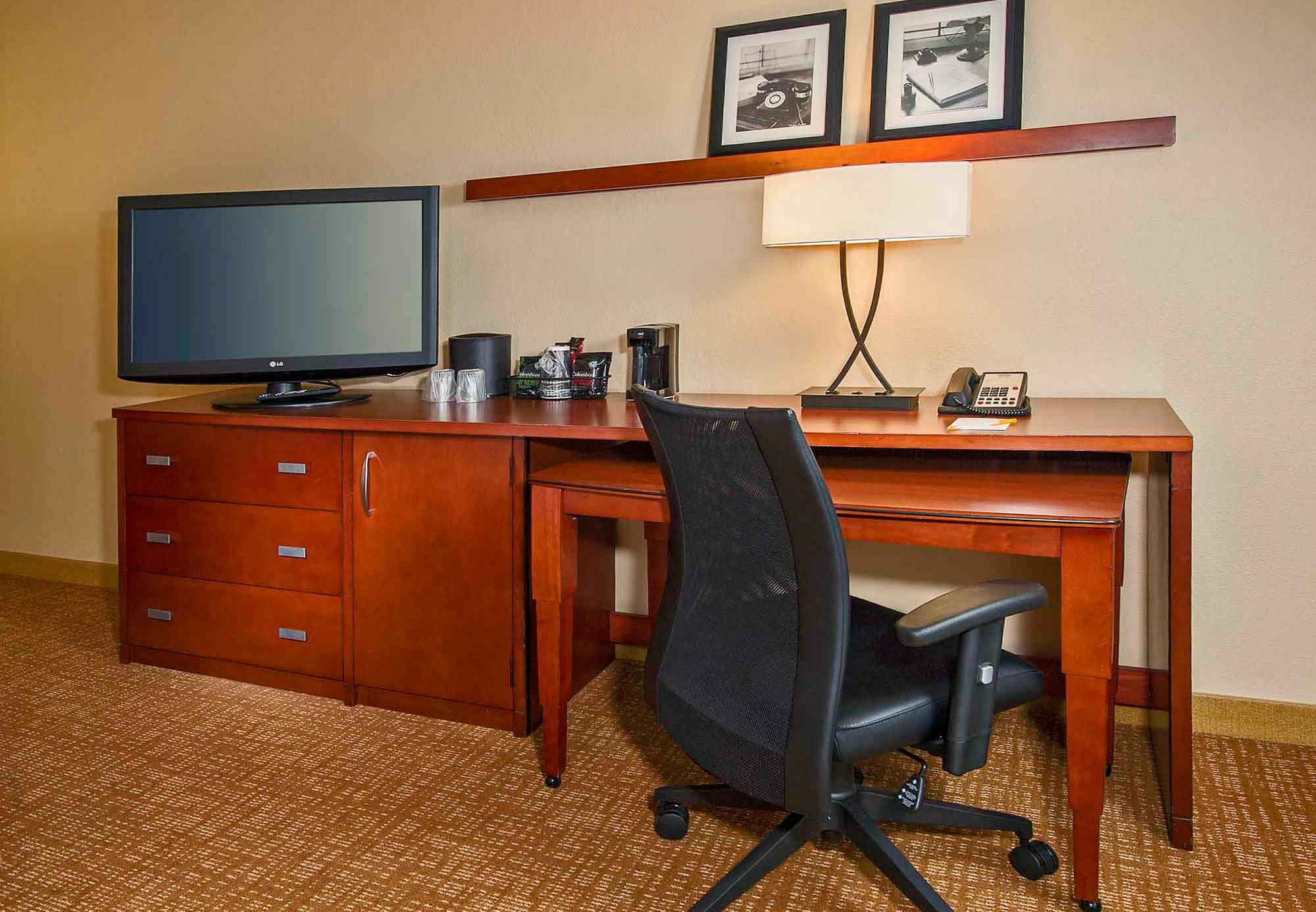 Отель Courtyard By Marriott Raleigh Midtown Экстерьер фото