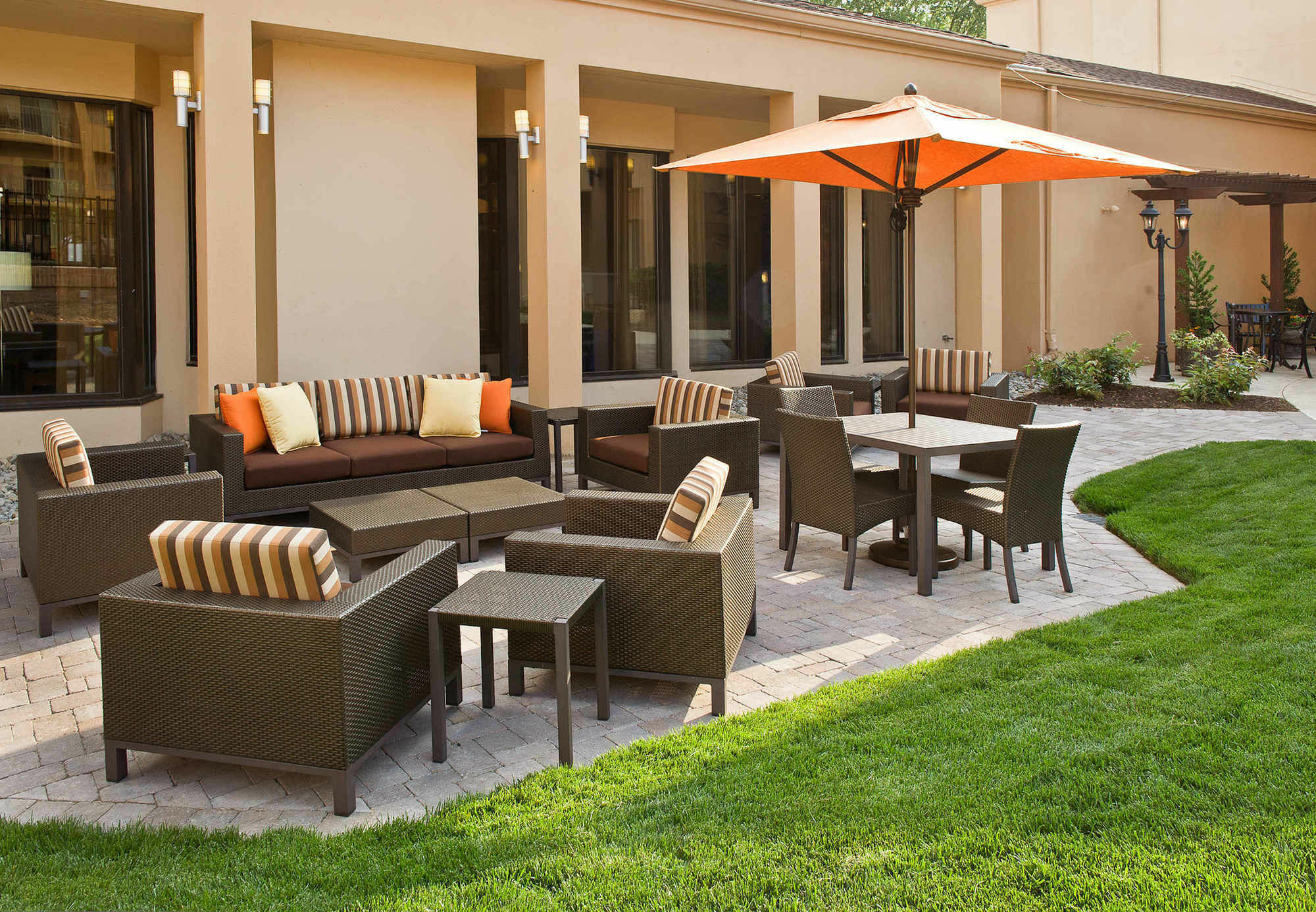 Отель Courtyard By Marriott Raleigh Midtown Экстерьер фото