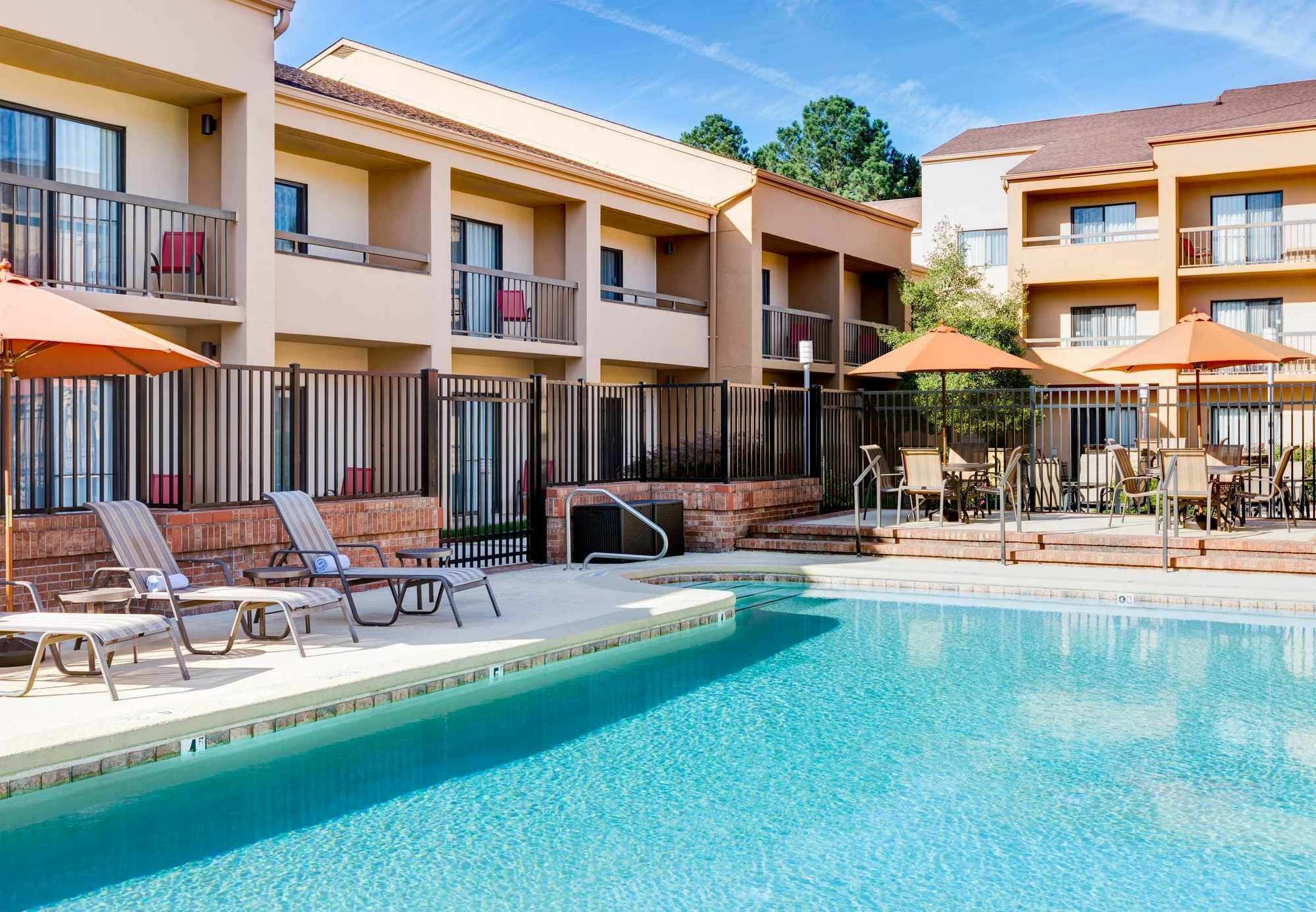 Отель Courtyard By Marriott Raleigh Midtown Экстерьер фото